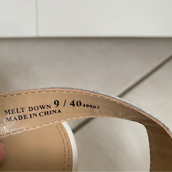 Chinese Laundry Platform Iridescent Sandal Heels - Picture 10 of 10